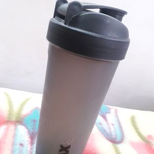 Max Shaker Bottle! (For Gym Use/tea/coffee)