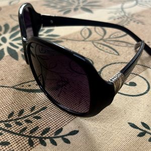 Woman’s Sunglasses