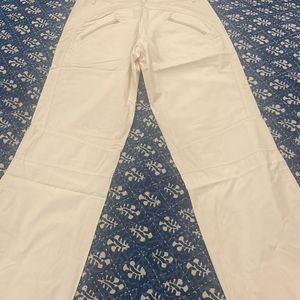 Ladies Stylish trousers With zip Pockets, Size S