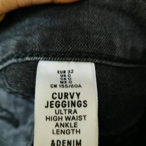 H&M Black Curvy Jeggings ultra high Waist Ankle