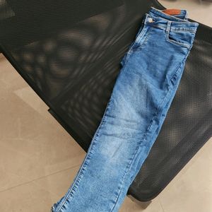 PUSH-UP JEANS (Silhouette Contouring Colors)