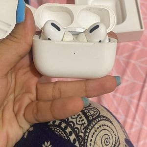 airpords pro , charging port not working