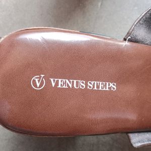 VENUS STEPS Block Heel (38)