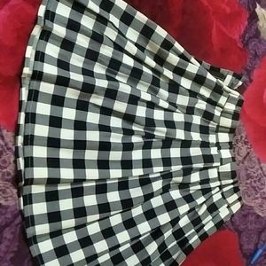 Plated Skirt White And Navy Blue Checks