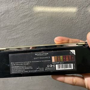 Makeup Revolution Soft Radiance Eyeshadow Pallete