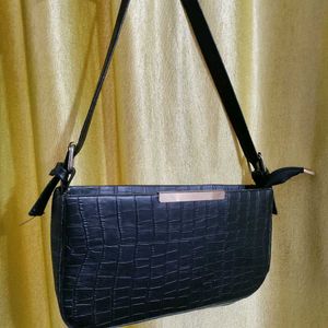 Black Fashionable handbag