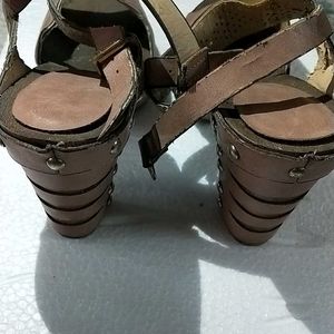 Used Heel Sandel Size 7 Inch