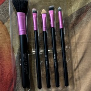 Brand New Brush Set By Swiss Beauty