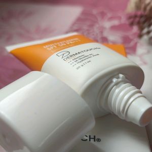 Dermatouch Multivitamin SPF 50 PA+++ sunscreen Gel