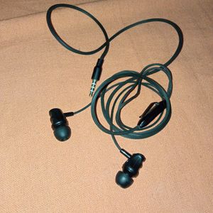 Black Wired Earphone