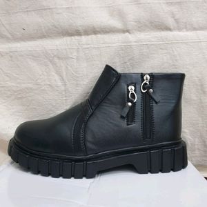 🆕️🔥Festive Sale- Black Boots With Box