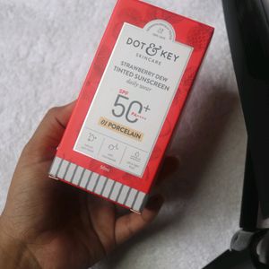 D&K Tinted Dewy Sunscreen ( Porcelain)