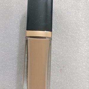 Manish Malhotra Neutral Ivory Foundation.