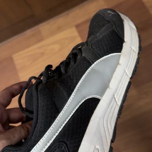 Black PUMA Original Sneakers Like New