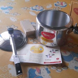 Pigeon Induction Base Pressure Cooker 3 L