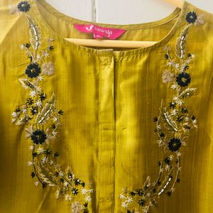 Kurti with thread embroidery