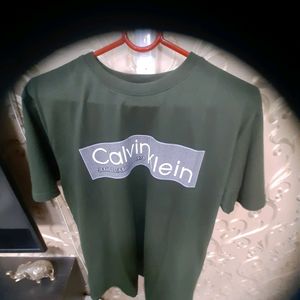 Calvin Klein Tshirt Size 40