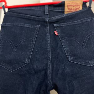 PRICE DROP🔥Levi’s Women Jeans (New Condition)❤