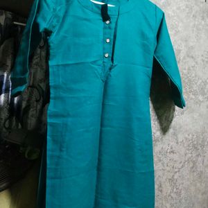 Simple yet Elegant Plain Kurti