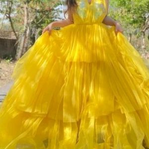 New Hollywood Stayle Beautiful Gown Dress Ne