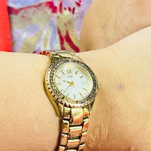 GUESS Women Gold  Analogue Watch