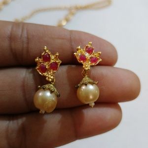 Beautiful Necklace Set Golden Red Stone