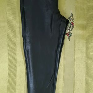 ZARA Shiny leggings with an elasticated waistband