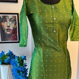 Short Sleeveless Kurti