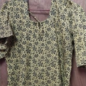 Cotton Kurta In Good Condition