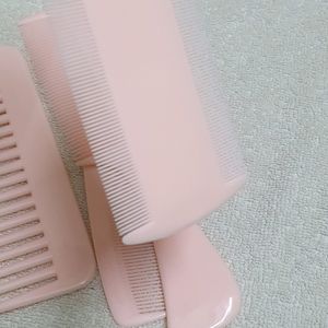 Set Of 5 Combs With Aesthetic Eyelashes Box