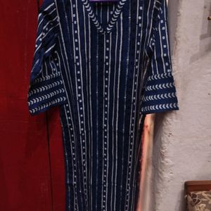 Varanga Blue And White V Neck Kurta