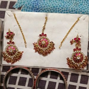 3 Jewelery Sets With 4  Bangles