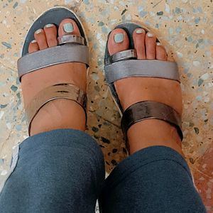 sandal ,size 7