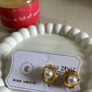 Anti-tarnish pearl stud earrings