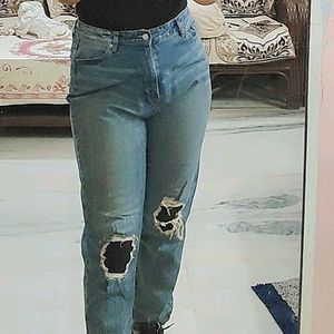 Distressed Slim Straight Fit Jeans