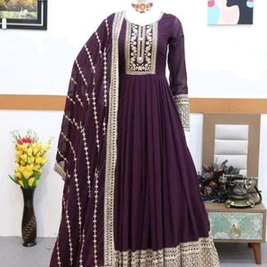 Beautiful 🟣Gown🟣 For Women With Dupatta