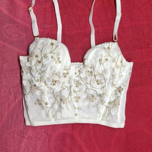 Style white cute top with gold lace flowers