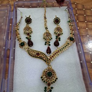 Beautiful Kundan Jewellery Set.