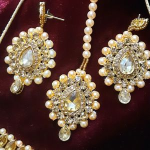 Kundan Necklace Set With Earing And Mangtika.