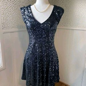 "FOREVER 21 Medium Midnight Blue Sequin Prom/Cockt