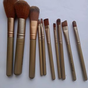 A set Of 10 Makeup Brushes