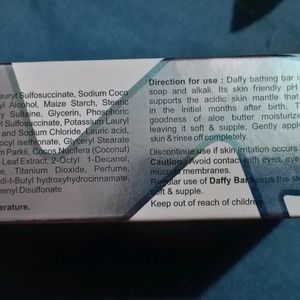 Daffy Cleansing & Moisturizing Bar