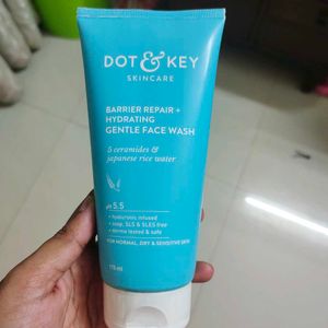 175 ml Dot N Key Barrier Repair + Hydrat Face Wash