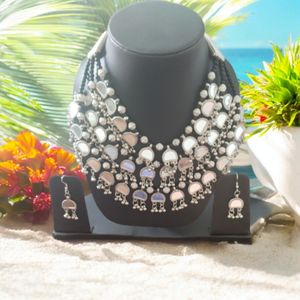 Stylish Mirror Necklace Set.