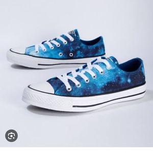 LOW-TOP CONVERSE SHOES