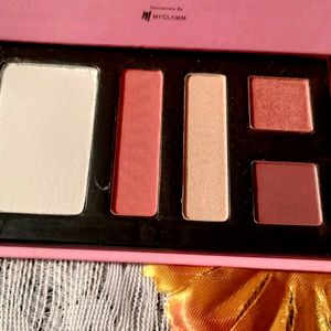 Myglamm Makeup Hot Damn - Face & Eye Kit