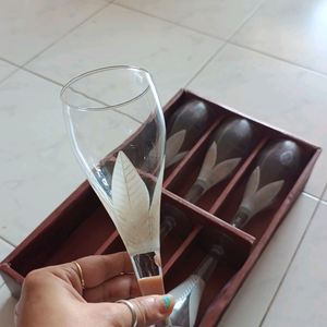 6 Beautiful Wine Glasses