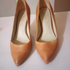 Aldo Solid Tan Pumps/heels