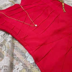 Offerr🛑Hot Red Dress With Slip sleeves🍒
