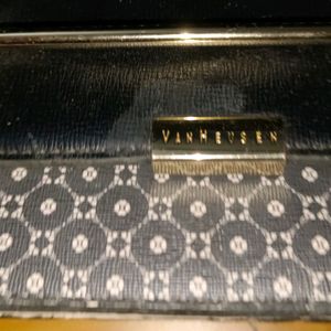 Vanheusen Sling Bag